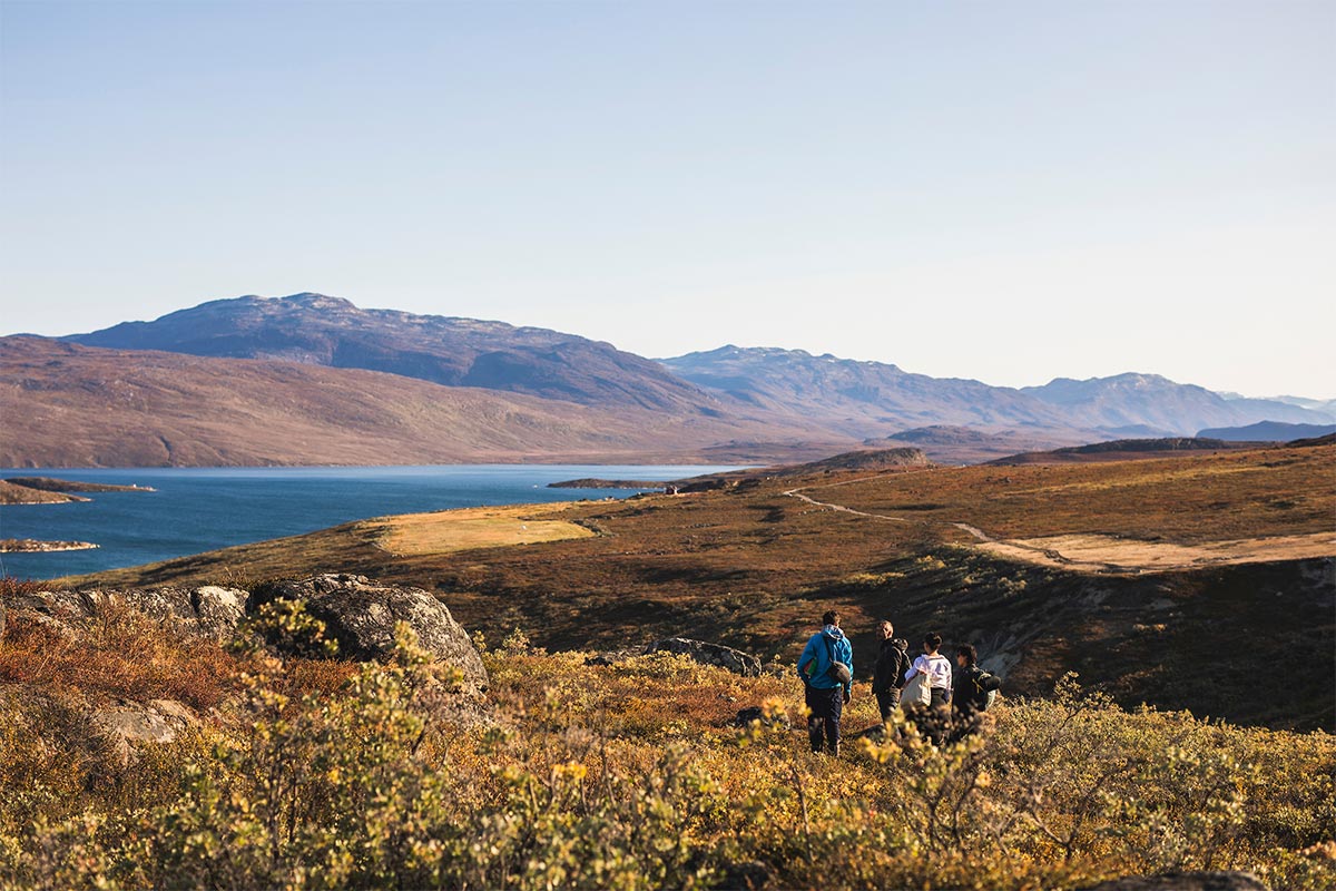 Escursionisti nei ditorni dell'insediamento di Kapisillit in Groenlandia